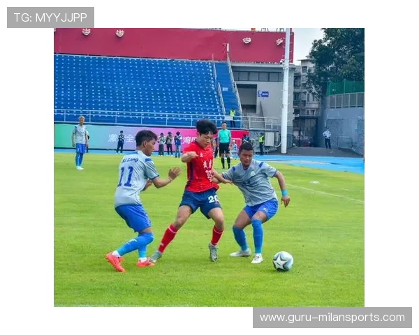 球队旅途中遭遇突发天气，赛事方做出应急安排，球队遇难