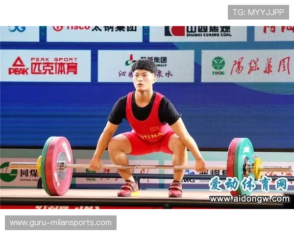 男子举重队加强专项力量训练，为大赛做足准备